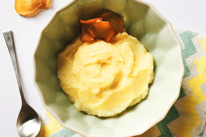Eine leckere Topinamburcreme mit gesunden Topi-Chips.